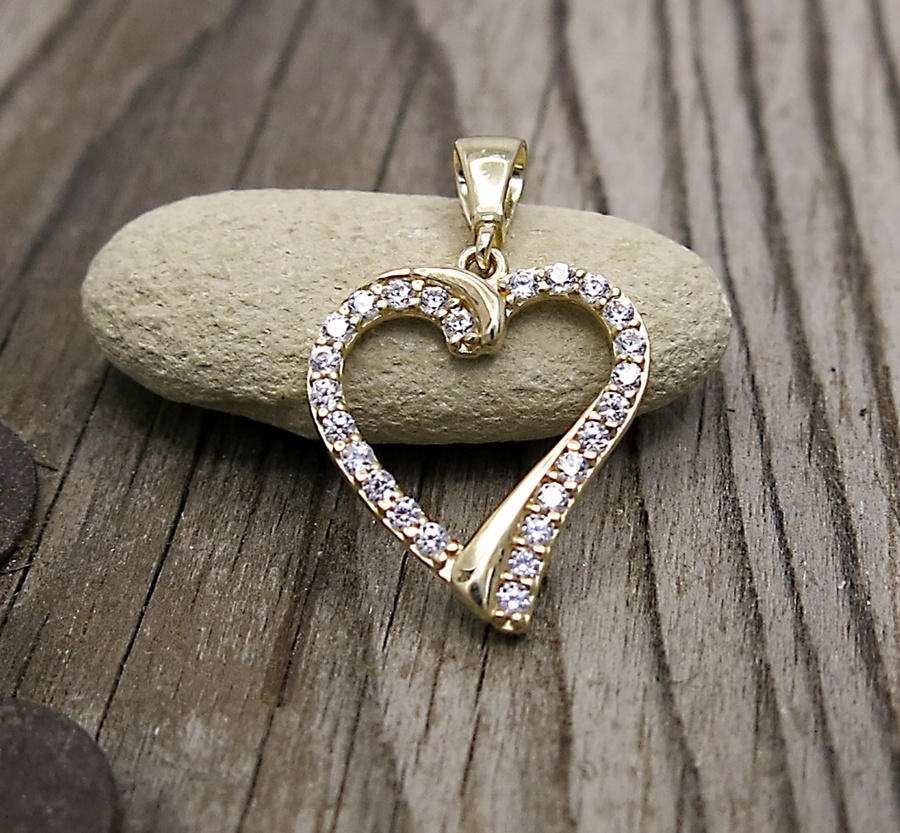 Zlatý náhrdelník, srdce, stříbro, řetízek, přívěsek, symbol lásky a vroucnosti