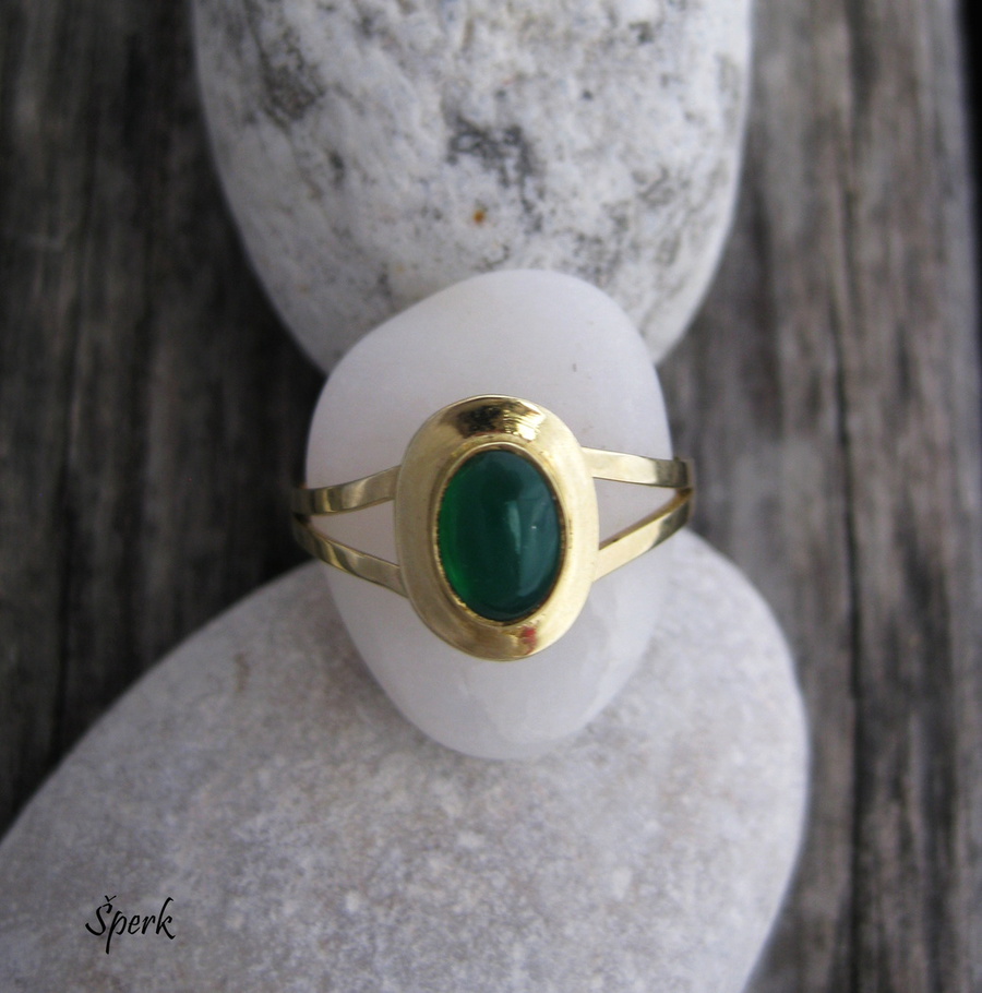 Zlatý prsten se zeleným chryzoprasem, zelený šperk