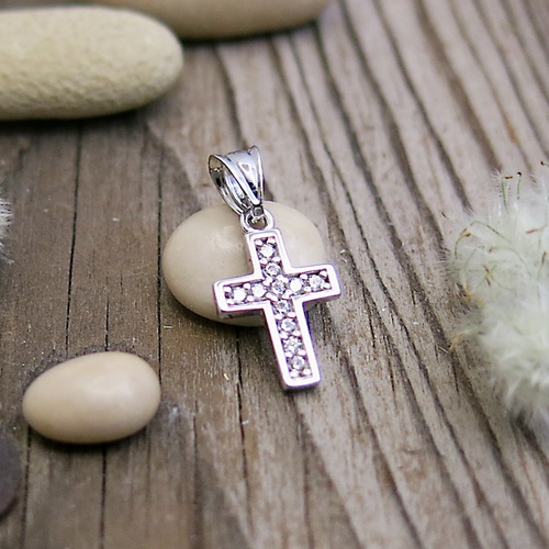 přívěsek křížek